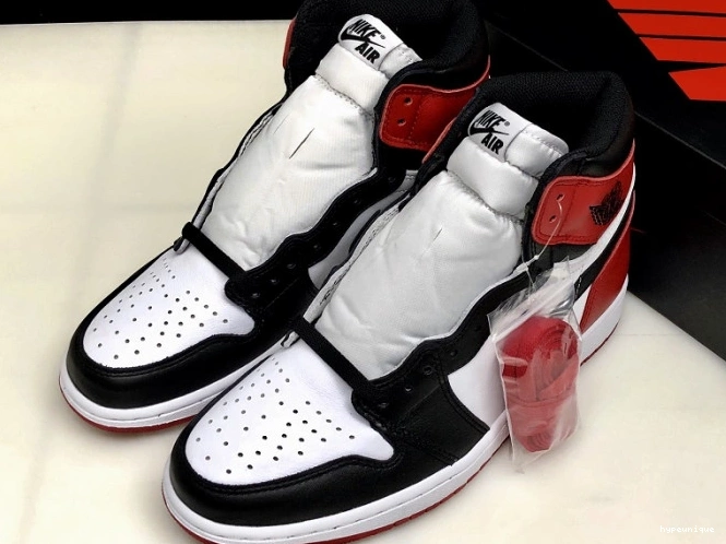 HYPE 555088-125 Black Toe Retro 1 Air Jordan 0719